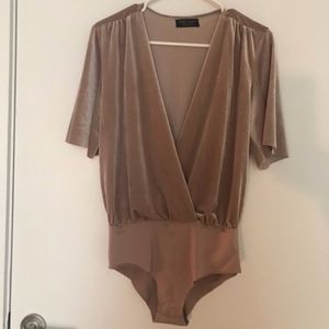 Zara champagne velvet body suit top flutter sleeve